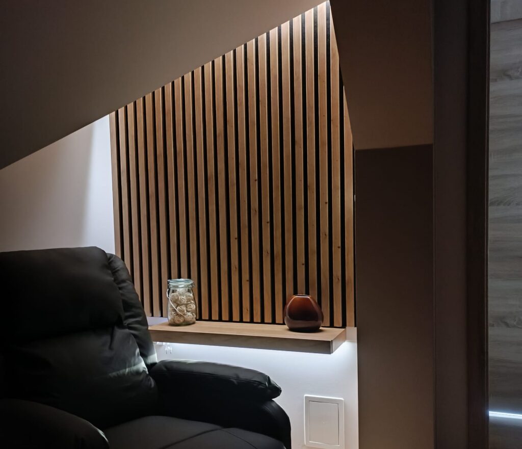 Akustiline ribipaneel MDF Premium seinal